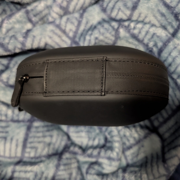 Beats Black Hard-Shell Headphone Case (EUC) - Picture 6 of 7